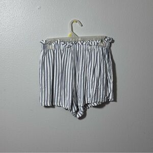Hollister Women Elastic Waist Ultra High Rise Stripe Shorts White Size‎ S